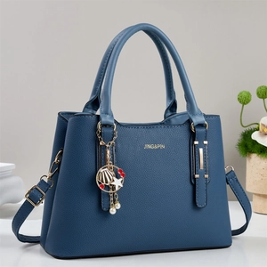 Borsa a Mano da Donna in Pelle PU Alla Moda Elegante Trama Litchi Borsa a Spalla Con Ciondoli a Tema Oceanico Grande Capacità Per Pendolarismo Quotidiano