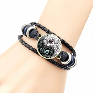 Bracelet rétro en cuir tressé avec cabochon en verre Yin Yang et motif papillon