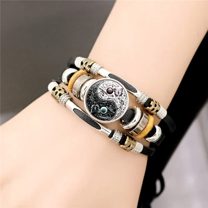 Bracciale multistrato retrò in pelle con simbolo Tai Chi Yin Yang e perline in legno