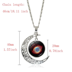Collier lune creuse argentée avec pendentif nébuleuse sur chaîne 46cm style punk
