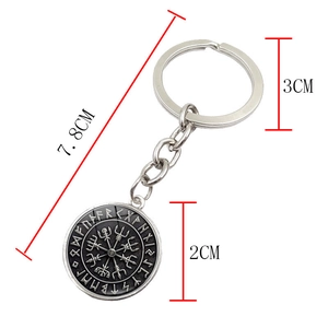 Porte-clés boussole Viking Vegvisir avec runes d'Odin en finition argent antique