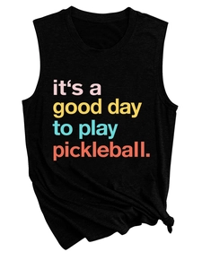 Détail du débardeur de pickleball noir avec l'inscription colorée it's a good day to play
