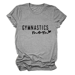 Détail du t-shirt gris gym maman montrant la manche retroussée et le tissu chiné doux