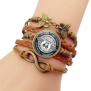 Retro-Mehrlagen-Armband Route 66 aus Leder mit geflochtenen Schnüren und Anhängern