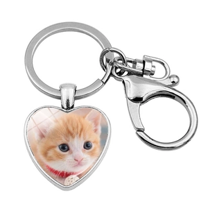 Detailed view of silver heart-shaped keychain featuring a cute ginger cat photo insert