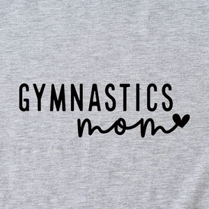 T-shirt en coton gris avec imprimé Gymnastics Mom noir et motif graphique de cœur