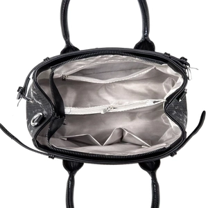 Vue intérieure du sac à main avec compartiments multiples et doublure à chevrons