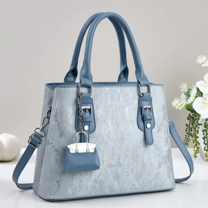 Sac à main élégant bleu clair avec texture gaufrée et bandoulière réglable amovible