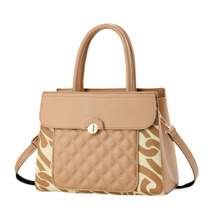 Sac à main marron matelassé avec motifs à vagues latéraux et fermoir doré élégant