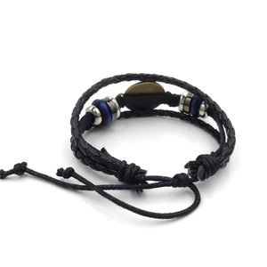 Mehrlagiges geflochtenes Lederarmband mit Atheisten-Symbol und Bronze-Metallakzenten