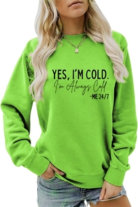 Détail du sweat-shirt vert fluo avec slogan noir et poignets en maille côtelée