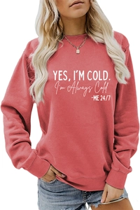 Détail du sweat corail avec slogan Yes I'm Cold et col rond aux finitions côtelées