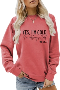 Détail de l'imprimé Yes I'm Cold sur le sweat-shirt à col rond rouge corail