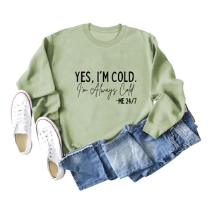 Sweat vert haricot avec slogan Yes I'm Cold posé à plat avec texture en polaire