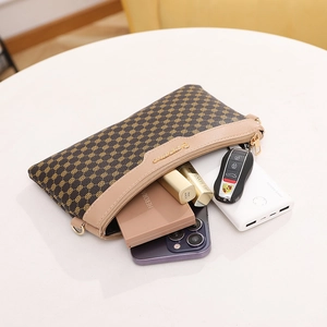 Borsa a tracolla retrò con monogramma, catena e logo S, con vista interna della capacità