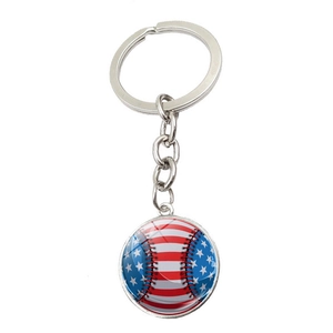 Macro d'un porte-clés de baseball avec motif drapeau américain et coutures rouges