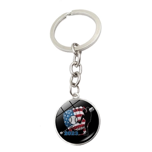 Détail du porte-clés pendentif baseball drapeau américain 2023 sur fond blanc