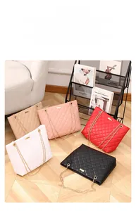 Detailed display of five color options for the diamond lattice quilted chain bucket bag
