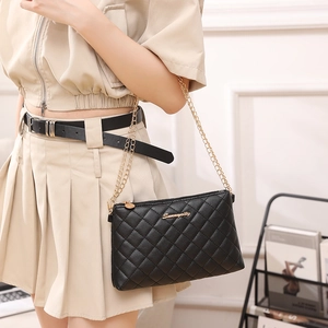 Mini sac bandoulière matelassé noir pour femme avec chaîne et logo doré Serenity