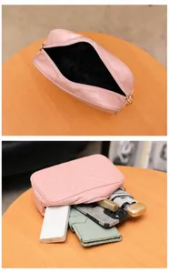 Bolso rosa de piel sintética acolchado en V con gran capacidad para paraguas y móvil
