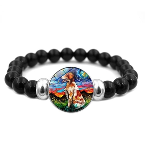 Macro-opname van elastische kralenarmband met Van Gogh Sterrennacht honden-glas cabochon
