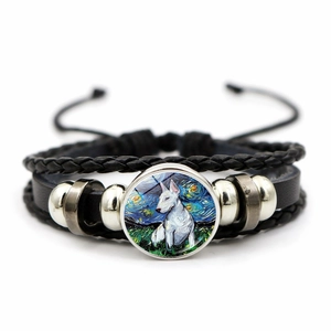 Detail van gevlochten leren armband met Starry Night hondenkunst glas en kralen