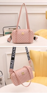 Borsa a tracolla rosa con motivo monogramma vintage e ampia tracolla in jacquard
