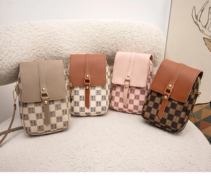 Sacs à bandoulière à carreaux pour femmes en quatre couleurs avec boucle métallique élégante
