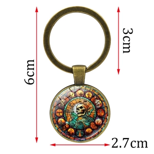 Detailed size specifications of the vintage skull keychain pendant in centimeters