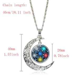 Collier lune argentée avec pendentif cercle magique coloré et chaîne de 46 cm