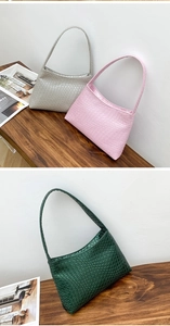 Detailansicht der gewebten Textur von Schultertaschen in Grau, Rosa und Dunkelgrün