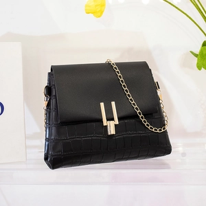 Fashionable black crocodile texture flap crossbody bag with elegant gold chain strap