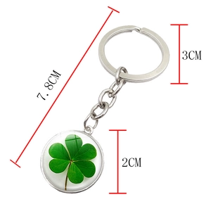 Green four-leaf clover crystal glass pendant keychain with dimensions of 7.8cm in length