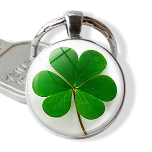 Lucky four-leaf clover keychain with glass cabochon pendant and silver-tone ring
