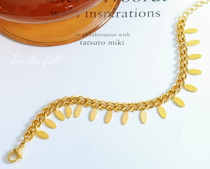 Detail of 18k gold plated chain bracelet with oval pendants and lobster clasp