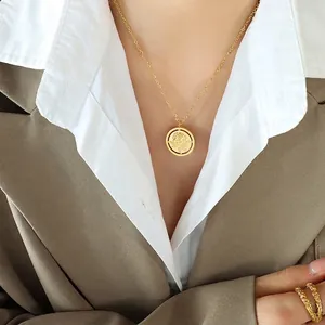 Collier médaille rose et bague texturée en acier inoxydable plaqué or 18 carats vintage