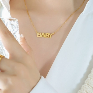 Collana Con Ciondolo Lettera Baby Acciaio Al Titanio Placcato Oro 18K Stile Ins Gioielli Per Donne Ragazze Elegante Quotidiano