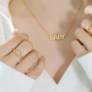Collana minimalista in acciaio inossidabile placcato oro 18k con ciondolo lettere BABY