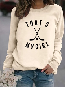 Détail de l'imprimé That's My Girl avec icône de hockey sur sweat-shirt blanc cassé
