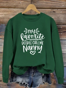 Détail d'un sweat vert foncé avec impression blanche My Favorite People