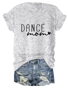 T-shirt Dance Mom grigia con stampa a cuore e pantaloncini di jeans invecchiati