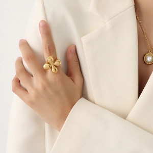 French retro gold-plated 18K titanium steel ring in four-petal flower organic design
