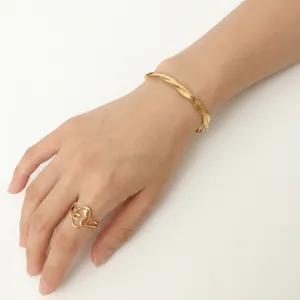 18K Gold Plated Titanium Steel Twisted Entwined Herringbone Blade Chain Necklace And Bracelet Jewelry Set For Women