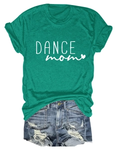 Set t-shirt verde scuro Dance Mom e pantaloncini di jeans blu strappati da donna
