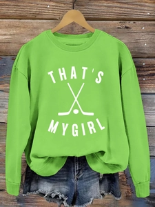 Détail de l'imprimé That's My Girl sur sweat-shirt vert néon avec motif de hockey