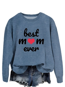 Detail of Best Mom Ever blue crewneck sweatshirt with heart print and denim shorts