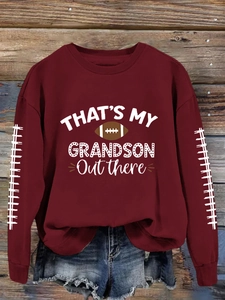 Détail du marquage 'THAT'S MY GRANDSON' et motif rugby sur le sweat-shirt bordeaux