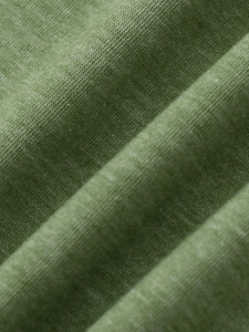 Macro-opname van de ademende grasgroene stoftextuur met zachte katoenmixvezels en weefpatroon