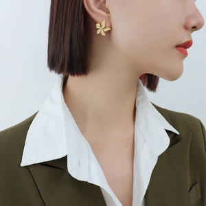French Retro Flower Stud Earrings 18K Gold Plated Stainless Steel Embossed Petal Matte Texture For Women Elegant Jewelry