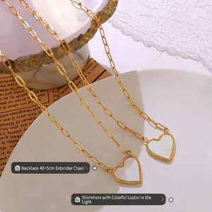 Collier à pendentif cœur plaqué or 18 carats avec nacre blanche et chaîne trombone